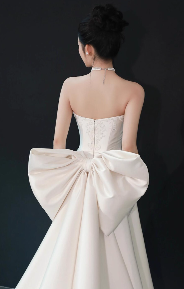 Alluring Applique Beading Big Bow Ornament Bridal Dress Strapless Satin Fabric Wedding Dress AP0869