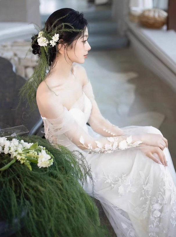 Charming Applique Lace Overlay Evening Dress Strapless Floral Accent Long Sleeve Prom Dress AP0873