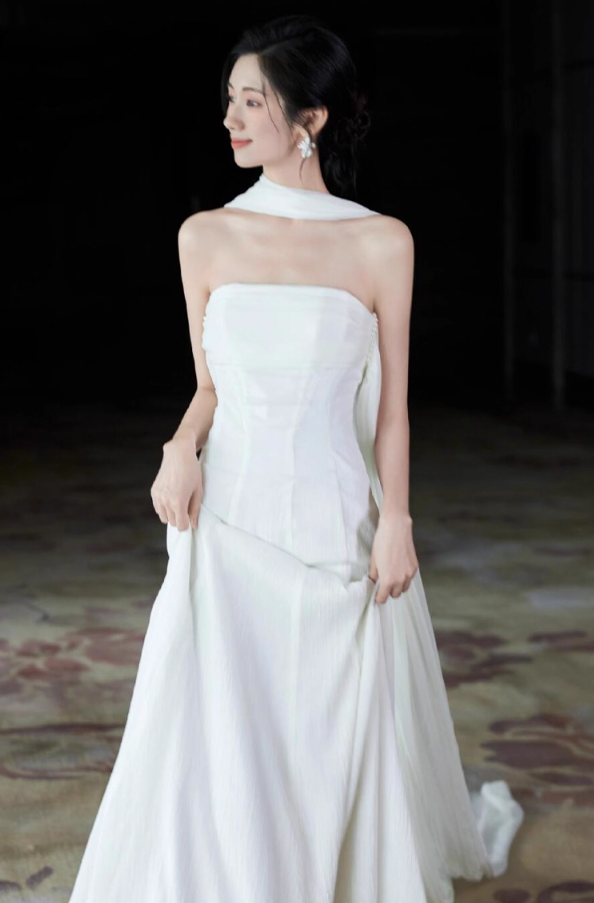 Simple Style Tulle Stole Soft Fabric Bridal Dress Strapless Cinched-Waist Wedding Dress AP0875