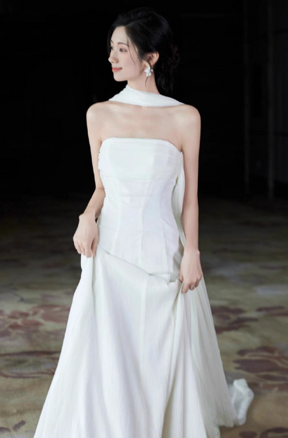 Simple Style Tulle Stole Soft Fabric Bridal Dress Strapless Cinched-Waist Wedding Dress AP0875