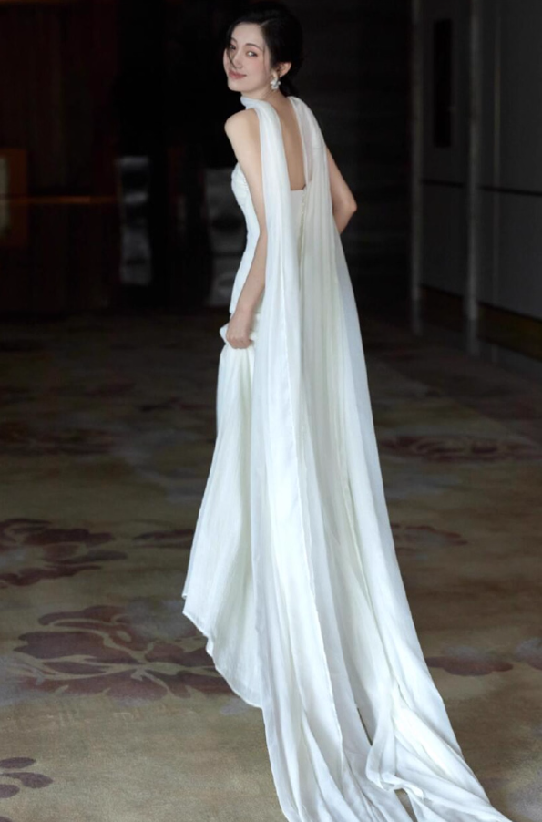 Simple Style Tulle Stole Soft Fabric Bridal Dress Strapless Cinched-Waist Wedding Dress AP0875