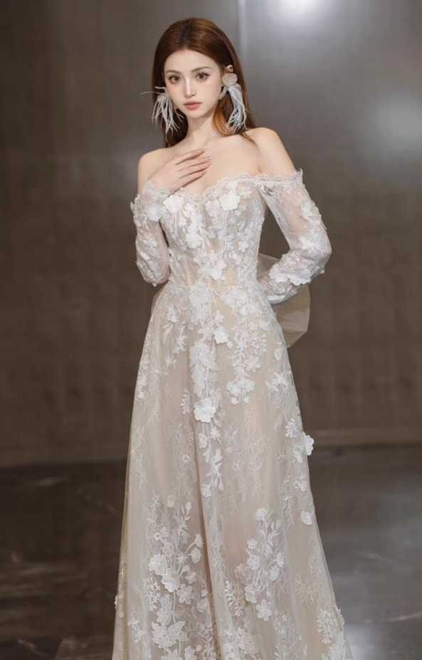 Gorgeous Lace Sheer Long Sleeves Bridal Dress Off-Shoulder Stereo Applique Wedding Dress AP0880