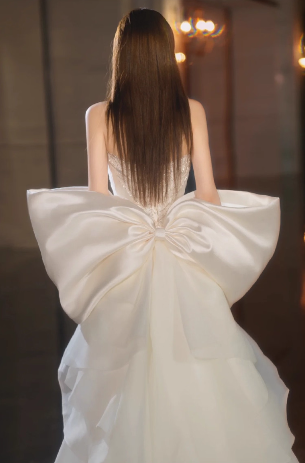 Stunning Applique Beading Bridal Mermaid Dress Strapless Bow Satin Fabric Wedding Dress AP0883