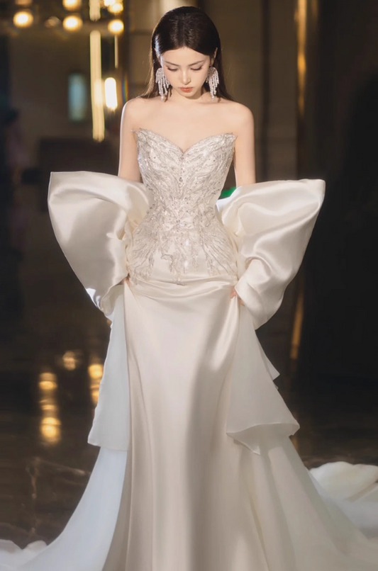 Stunning Applique Beading Bridal Mermaid Dress Strapless Bow Satin Fabric Wedding Dress AP0883