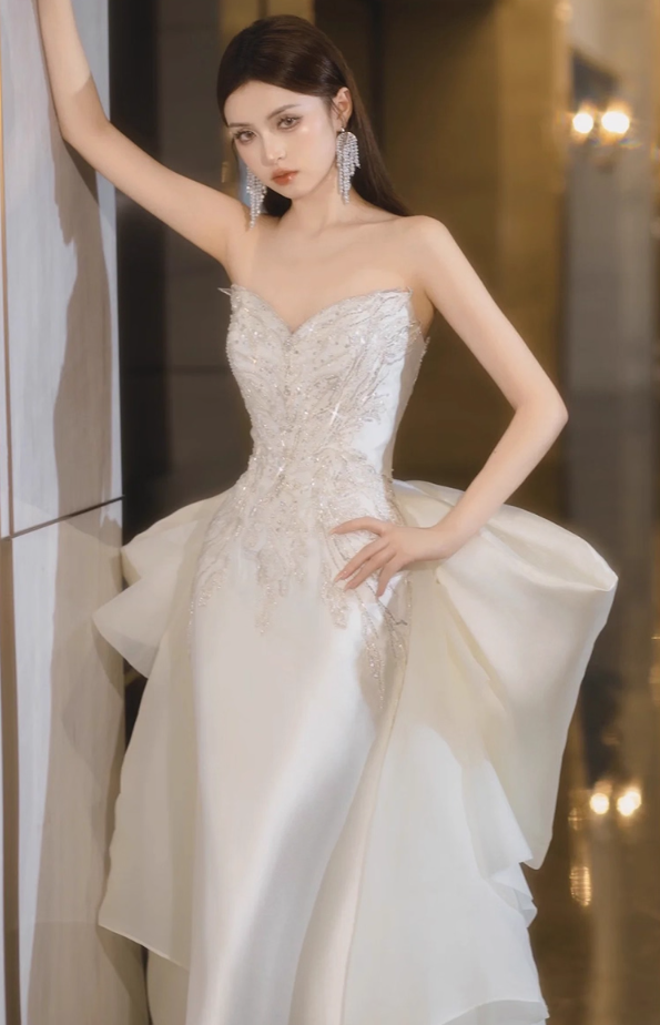 Stunning Applique Beading Bridal Mermaid Dress Strapless Bow Satin Fabric Wedding Dress AP0883