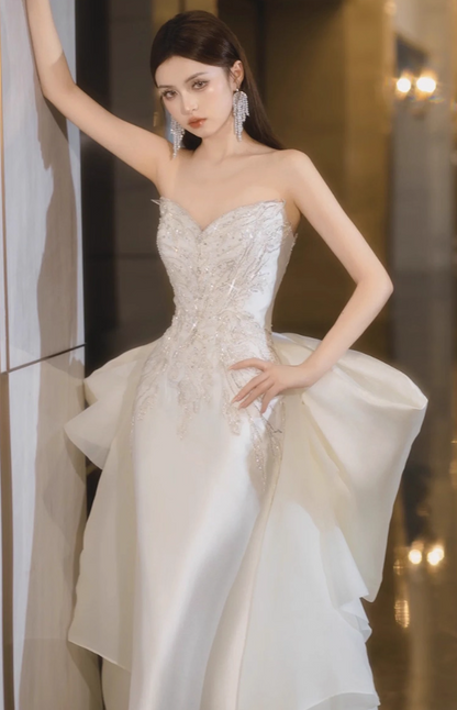 Stunning Applique Beading Bridal Mermaid Dress Strapless Bow Satin Fabric Wedding Dress AP0883