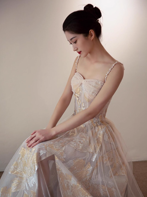 Exquisite Gold-Embroidered Feast Party Dress Chic Beading Spaghetti Strap Tulle Overlay Prom Dress AP0892