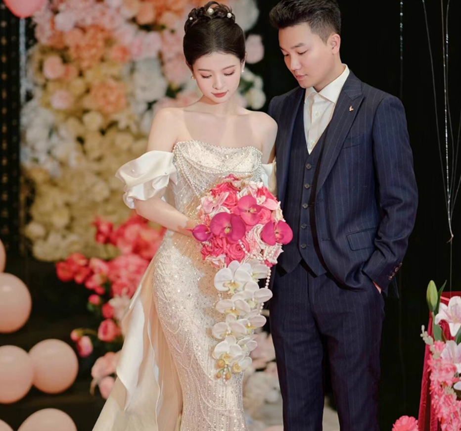 Chic Beading Puff Sleeve Mermaid Dress Strapless Glitter Sequin Wedding Dress AP0895