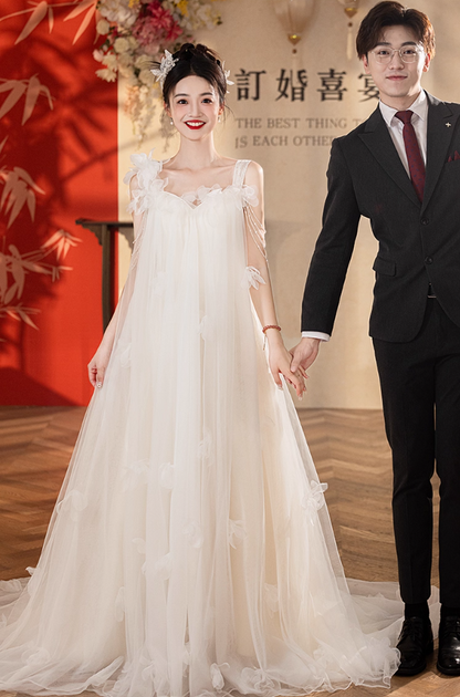 Elegant Stereo Petal Bridal Dress Flowy Spaghetti Strap Tulle Overlay Wedding Dress AP0896