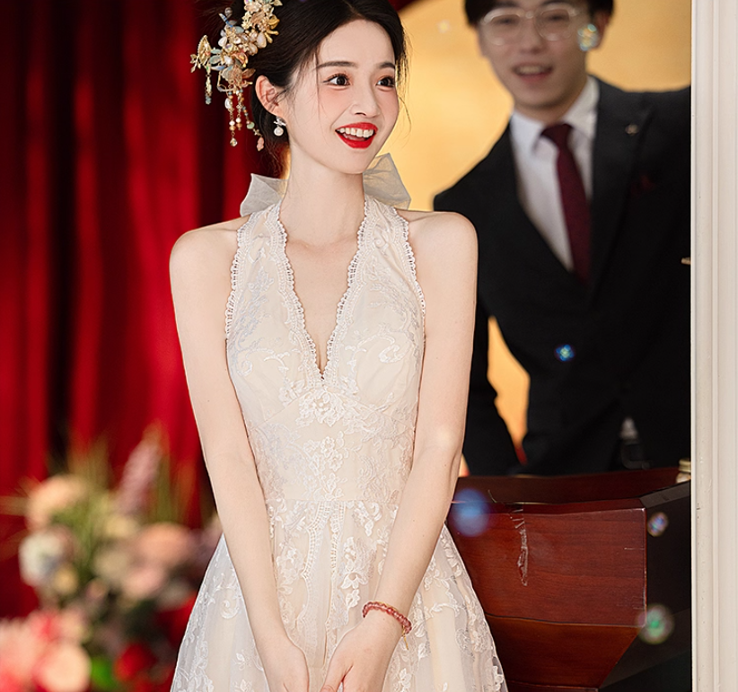 French-Inspired Tulle Layered Bridal Dress Sheer Lace Overlay Backless Halter Wedding Dress AP0897