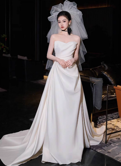 Classical Lustrous Satin Fabric Bridal Dress Graceful Strapless Gathered Wedding Dress AP0899