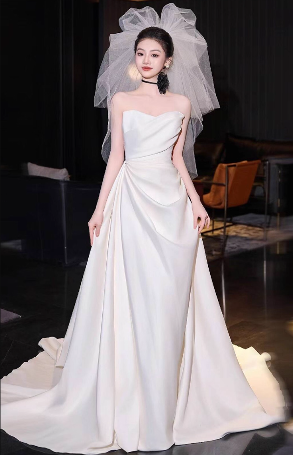 Classical Lustrous Satin Fabric Bridal Dress Graceful Strapless Gathered Wedding Dress AP0899