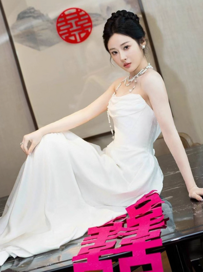 Minimalist Lustrous Satin Fabric Bridal Dress Timeless Strapless Natural Draped Wedding Dress AP0903