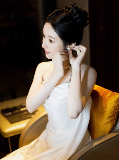 Minimalist Lustrous Satin Fabric Bridal Dress Timeless Strapless Natural Draped Wedding Dress AP0903