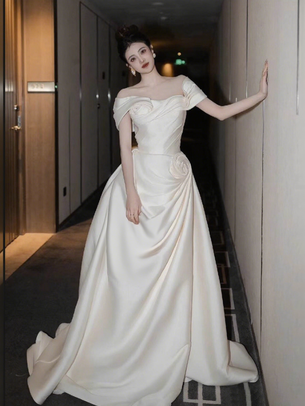 Charming Handmade Floral Detailing Evening Dress Off-Shoulder Natual Pleated Prom Dress AP0907