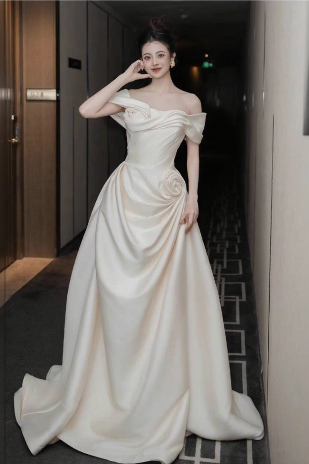 Charming Handmade Floral Detailing Evening Dress Off-Shoulder Natual Pleated Prom Dress AP0907