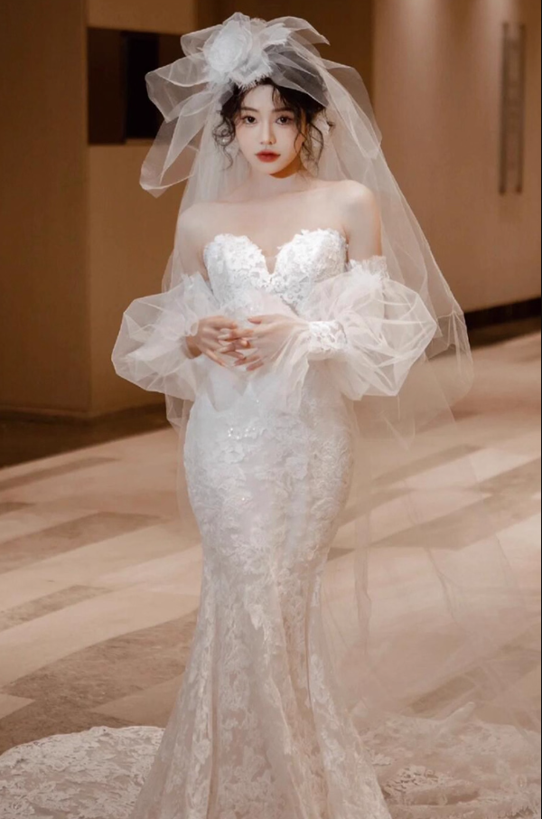 Graceful Sweetheart Neckline Mermaid Dress Strapless Sheer Lace Overlay Strapless Wedding Dress AP0914