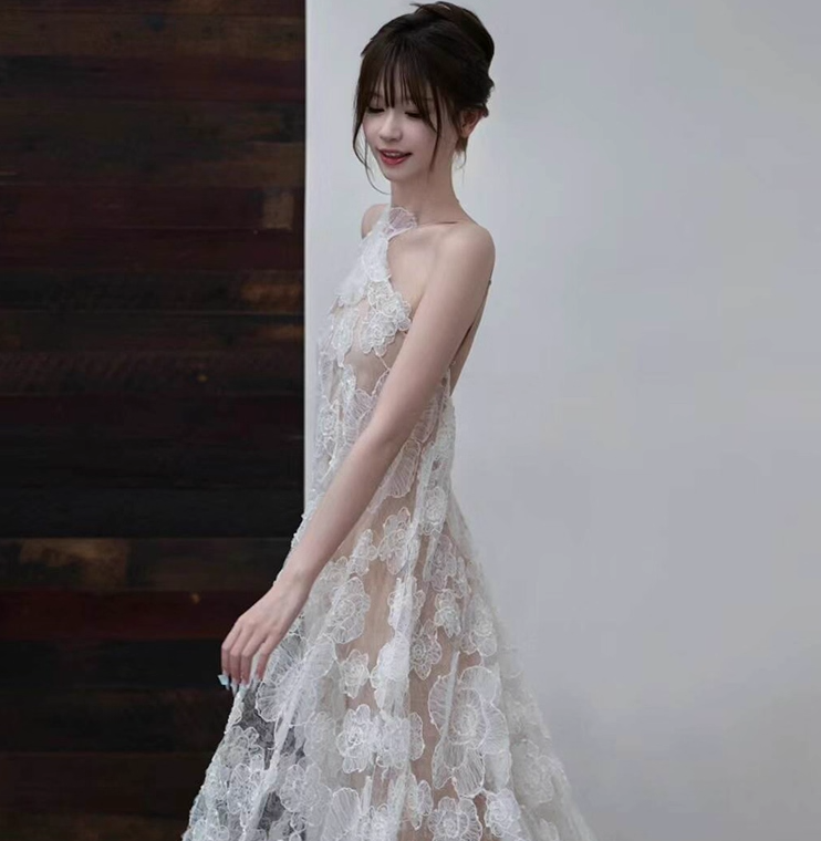 Ethereal Applique Lace Layered Ceremonies Dress With Lining Niche Sleeveless Halter Prom Dress AP0921