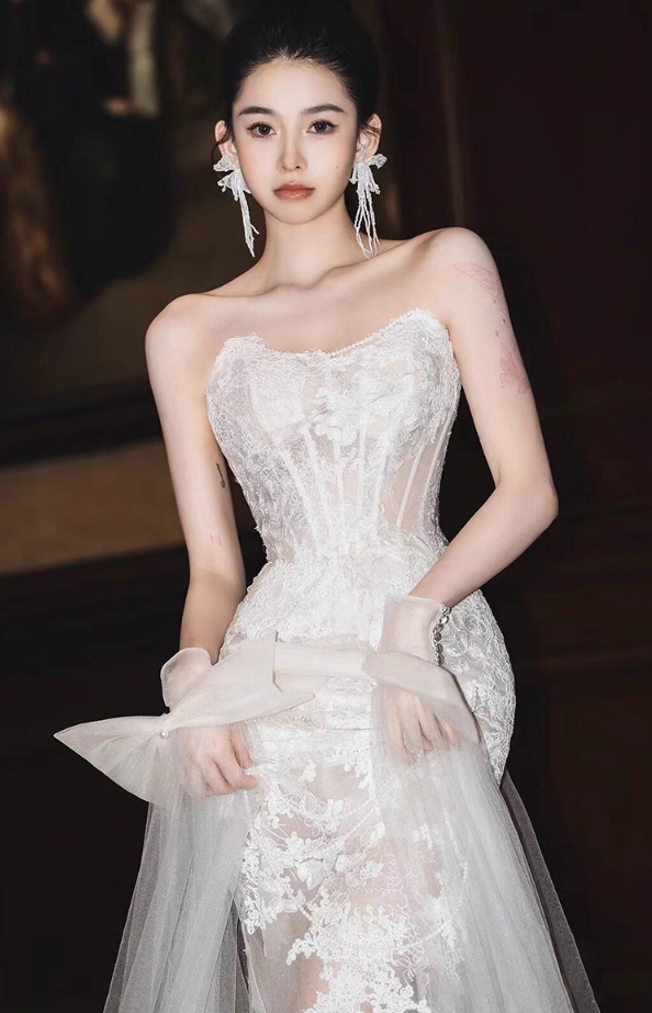 Graceful Applique Lace Open-Back Sweet 16 Maxi Dress Strapless Tulle Layered Prom Dress AP0924