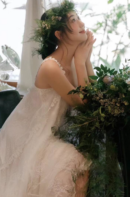 Sweet Applique Tulle Overlay Bridal Dress Square Neck Spaghetti Strap Loose Style Wedding Dress AP0928