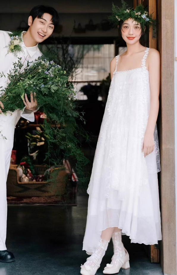 Sweet Applique Tulle Overlay Bridal Dress Square Neck Spaghetti Strap Loose Style Wedding Dress AP0928