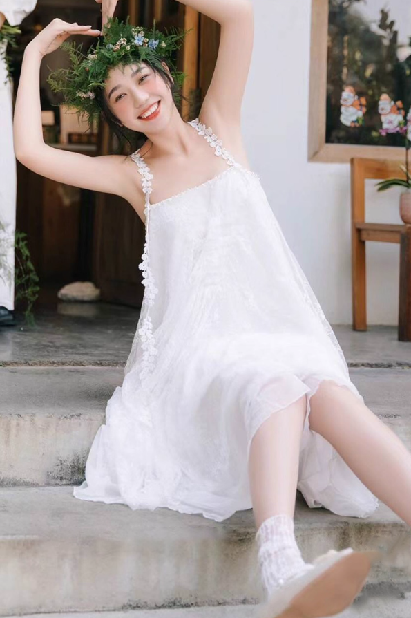 Sweet Applique Tulle Overlay Bridal Dress Square Neck Spaghetti Strap Loose Style Wedding Dress AP0928