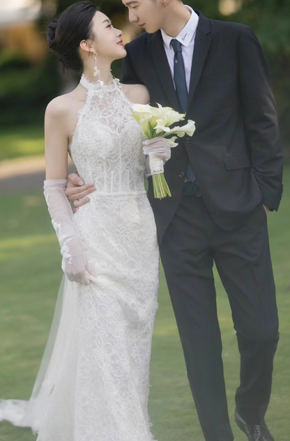 Charming Lace Applique Bodice Maxi Dress Backless Tulle Overlay A-Line Halter Wedding Dress AP0930