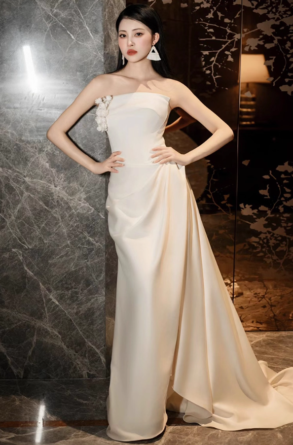 New Tendency Breathable Soft Fabric Bridal Dress Classical Strapless Floral Design Wedding Dress AP0931