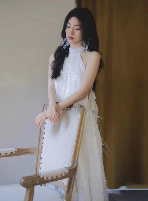 Ethereal Sparkly Sequins Evening Dress Minimalist Backless Double Layers Halter Prom Dress AP0940