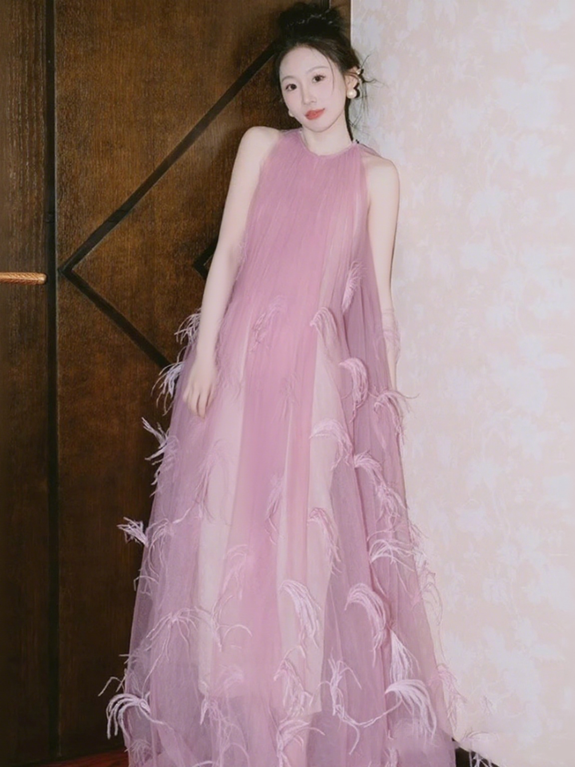 Alluring Tulle Layered Pink Evening Dress Round Neck Stereo Feather Sleeveless Prom Dress AP0941