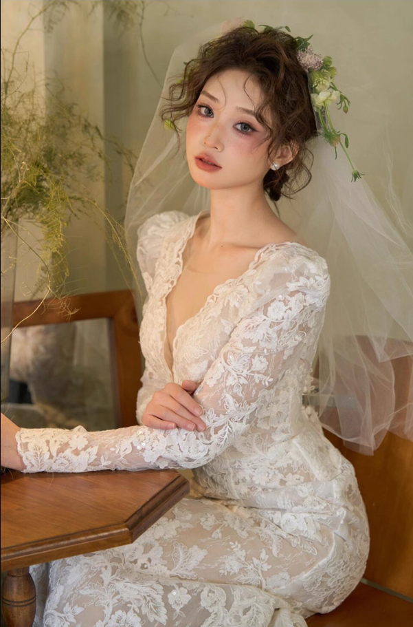 Dreamy V Neck Lace Applique Birthday Outfit Dress Open-Back Long Sleeve Prom Dress AP0945