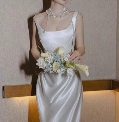 Classical Ivory Smooth Satin Fabric Bridal Dress Square Neck Minimalist Spaghetti Strap Wedding Dress AP0948