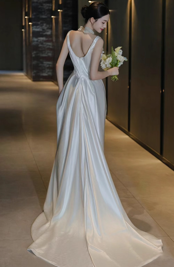 Classical Ivory Smooth Satin Fabric Bridal Dress Square Neck Minimalist Spaghetti Strap Wedding Dress AP0948
