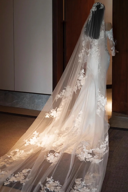 Exquisite Sheer Lace Long Sleeve Off-Shoulder Bridal Dress Strapless Applique Satin Hem Wedding Dress AP0949