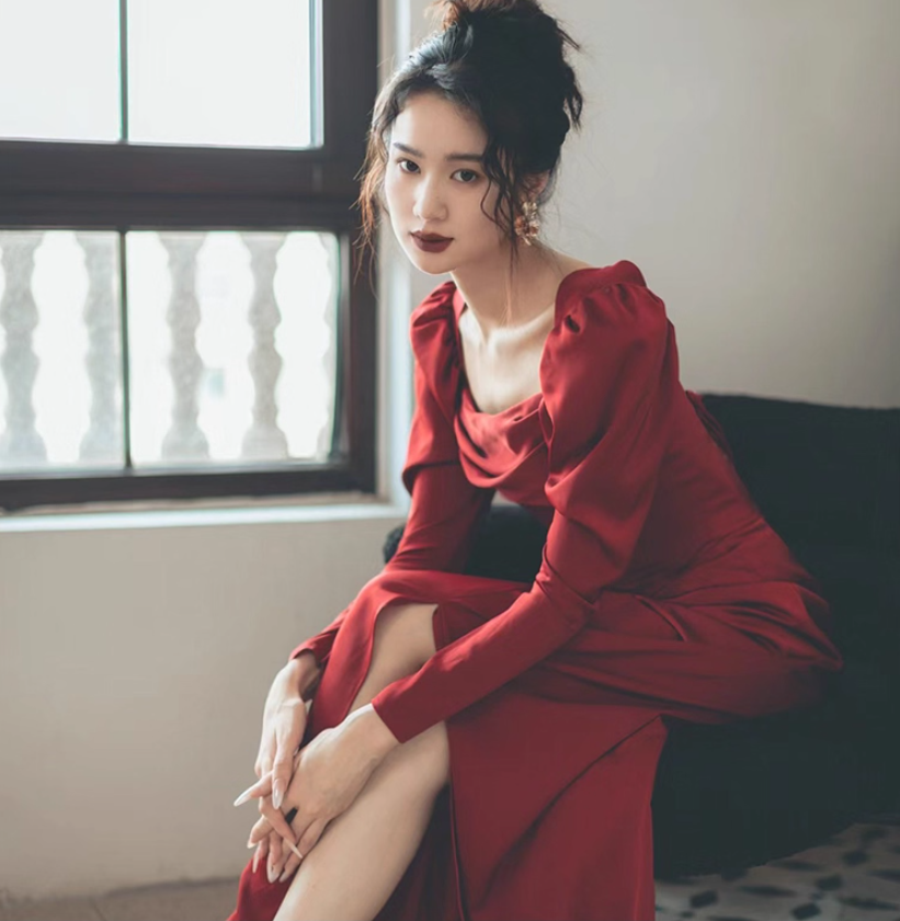 Graceful Red Soft Fabric High-Slit Evening Dress A-Line Long Sleeve Square Neck Prom Dress AP0951