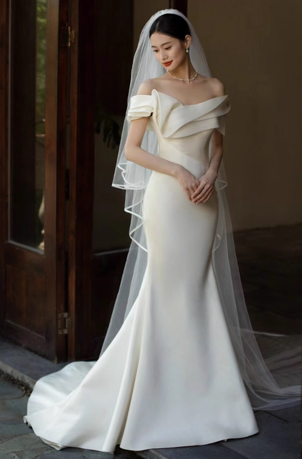 Alluring Waist-Cinching Mermaid Maxi Dress Minimalist Ruffles Trimmed Off-Shoulder Wedding Dress AP0953