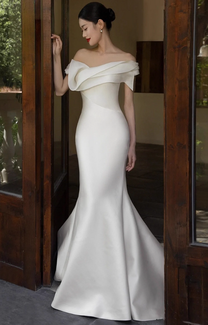 Alluring Waist-Cinching Mermaid Maxi Dress Minimalist Ruffles Trimmed Off-Shoulder Wedding Dress AP0953
