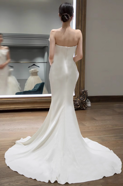 New Fashion Strapless Ruffles Hem Bridal Mermaid Dress Minimalist Sheath Wedding Dress AP0954
