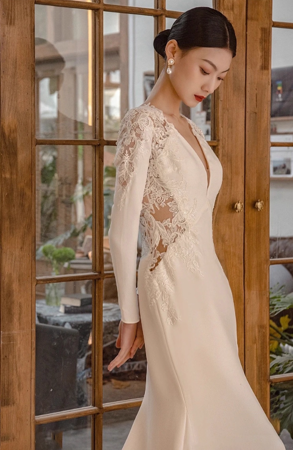 Chic Satin Applique V Neck Mermaid Maxi Dress Hollow-Out Long Sleeve Prom Dress AP0956