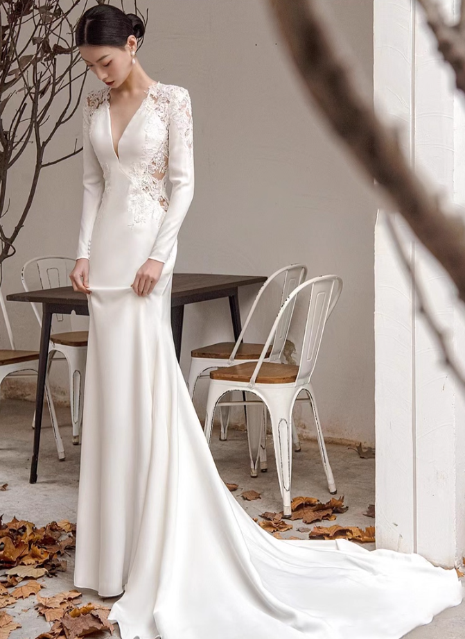 Chic Satin Applique V Neck Mermaid Maxi Dress Hollow-Out Long Sleeve Prom Dress AP0956