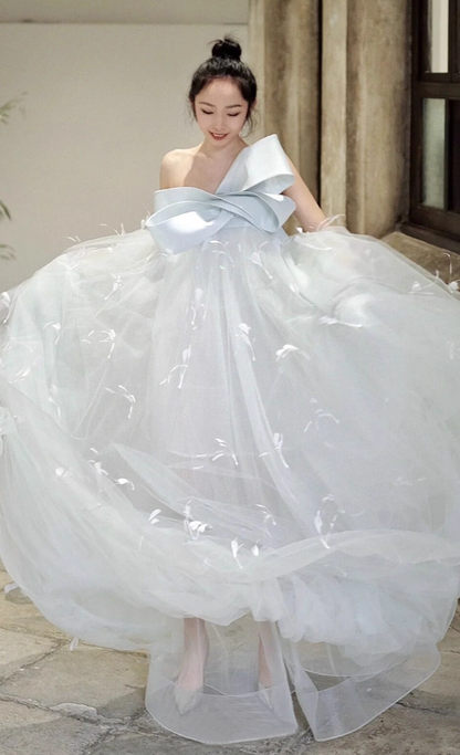 Dreamy Bow Detail Cascade Tulle Sweet 16 Dress Feather-Embellished Strapless Prom Dress AP0961