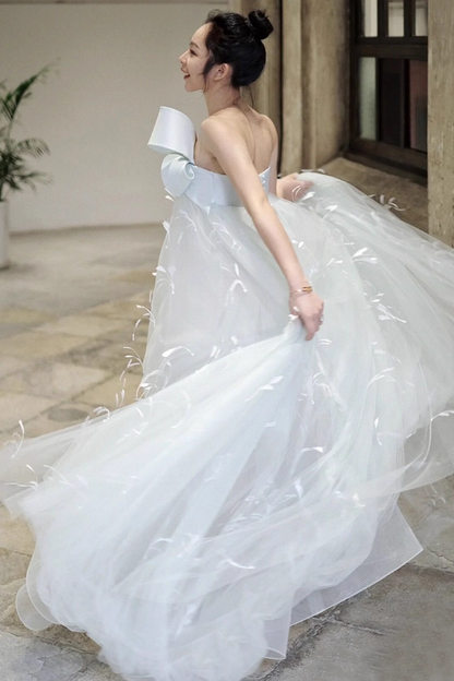 Dreamy Bow Detail Cascade Tulle Sweet 16 Dress Feather-Embellished Strapless Prom Dress AP0961