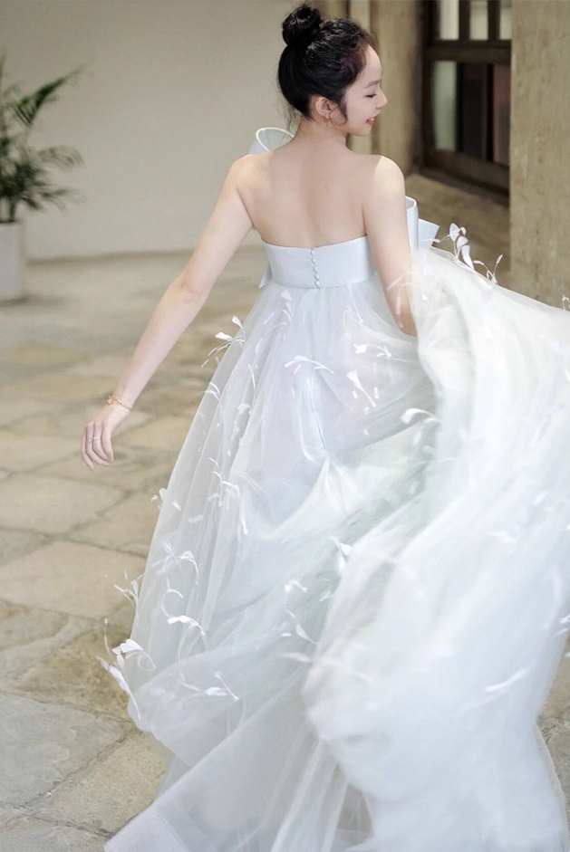 Dreamy Bow Detail Cascade Tulle Sweet 16 Dress Feather-Embellished Strapless Prom Dress AP0961