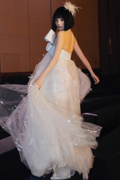 Dreamy Bow Detail Cascade Tulle Sweet 16 Dress Feather-Embellished Strapless Prom Dress AP0961