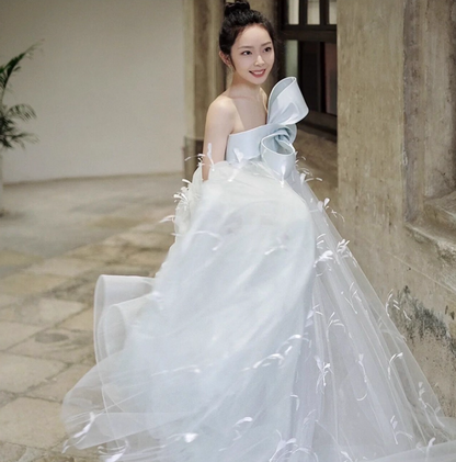 Dreamy Bow Detail Cascade Tulle Sweet 16 Dress Feather-Embellished Strapless Prom Dress AP0961