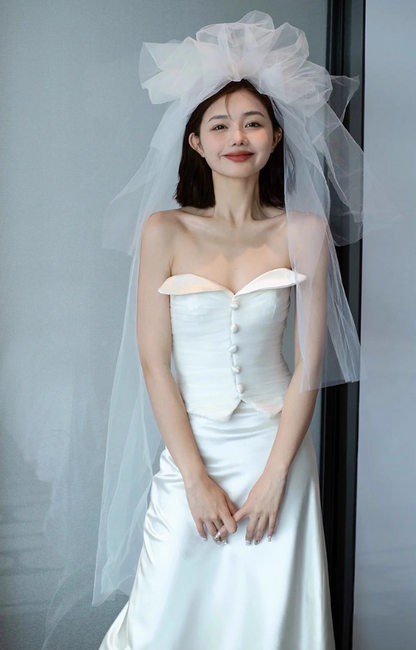 Novelty Cinched-Waist Lustrous Satin Fabric Bridal Dress Button Details Strapless Wedding Dress AP0962