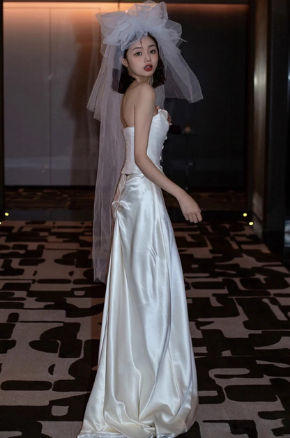 Novelty Cinched-Waist Lustrous Satin Fabric Bridal Dress Button Details Strapless Wedding Dress AP0962