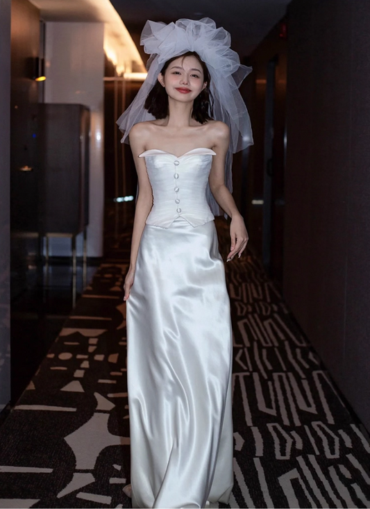Novelty Cinched-Waist Lustrous Satin Fabric Bridal Dress Button Details Strapless Wedding Dress AP0962