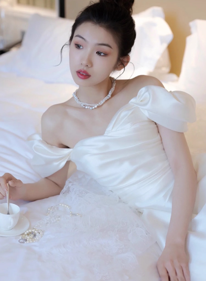 Fancy Sheen Satin Waist-Cinching Bridal Dress Off-Shoulder Big Bow Wedding Dress AP0963