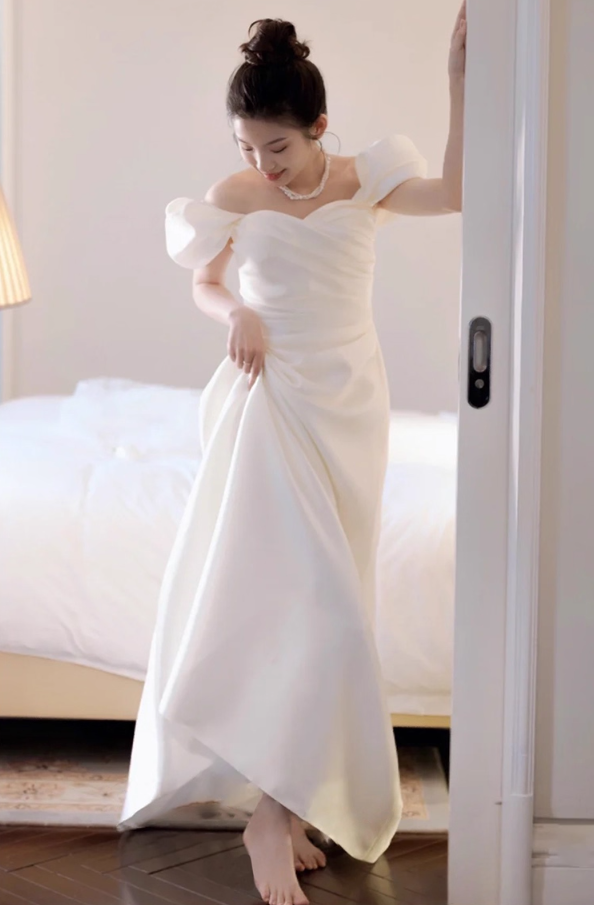 Fancy Sheen Satin Waist-Cinching Bridal Dress Off-Shoulder Big Bow Wedding Dress AP0963